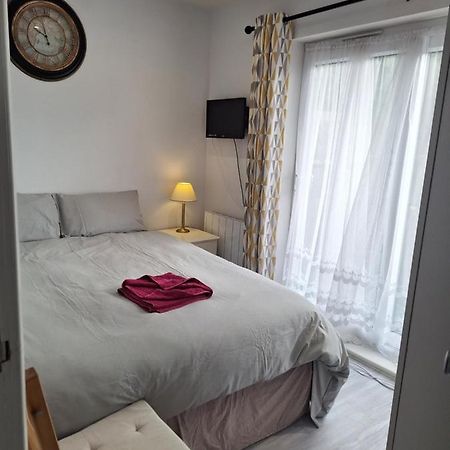 Deluxe Single Room Only For One Adult Northolt  Εξωτερικό φωτογραφία